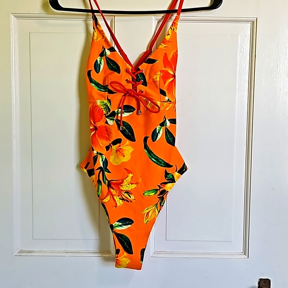 Cupshe Other - NWOT one piece swimsuit